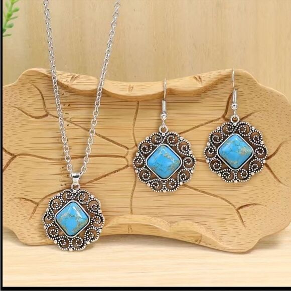 Vintage Style Turquoise Silver Tone Dangle Earrings And Pendant Necklace Set NWT - Picture 4 of 5